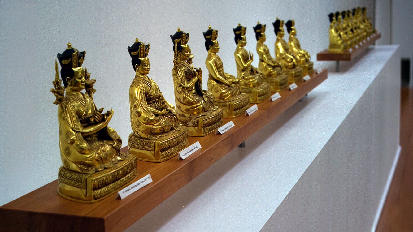 the karmapas statues in the hamburg center
