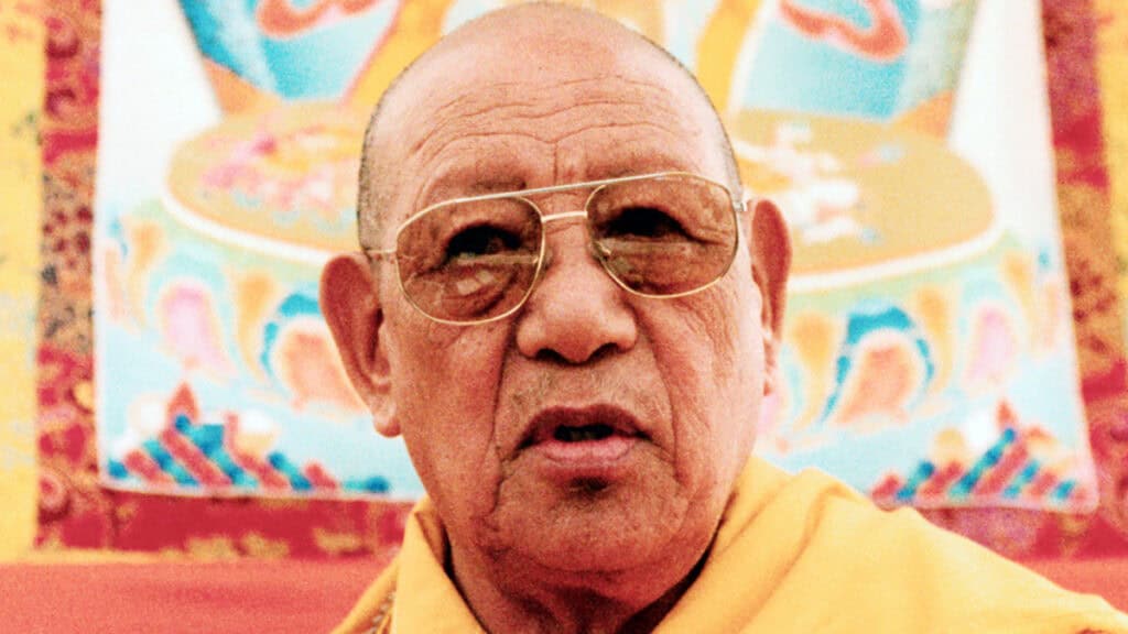 lopön tsechu rinpoche with kalachakra background